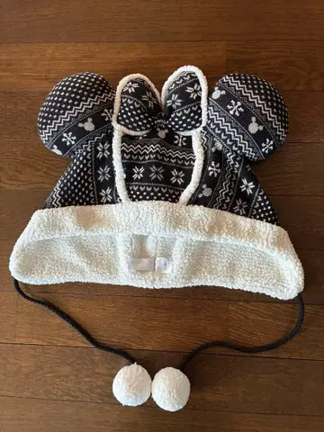 미키마우스 눈꽃 무늬 귀도리 모자