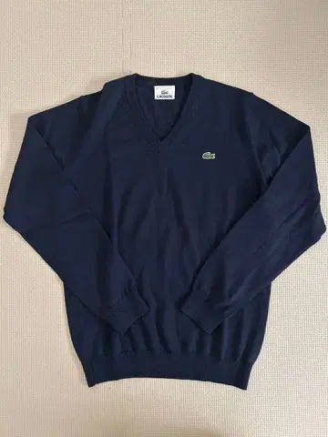 Lacoste 네이비 V넥 스웨터 사이즈 2