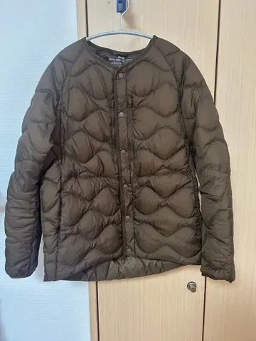 유니클로 UNIQLO 화이트 마운티니어링 콜라보 다운