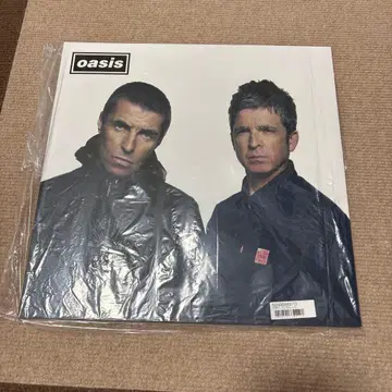 Oasis Live '25 투어 팜플렛