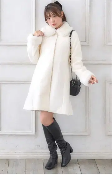 INGNI 퍼 탈부착 4way A라인 코트 화이트