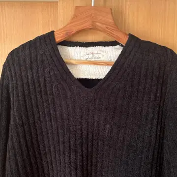 젤라또피케 Joel Robuchon 블랙 V넥 룸웨어