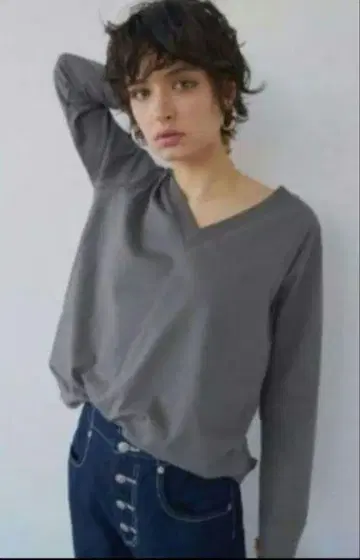 ALEXIA STAM 베이직 V넥 슬리브 티 그레이 S