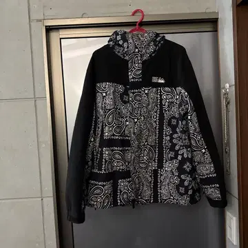 FIRST DOWN 반다나 패턴 마운틴 파카