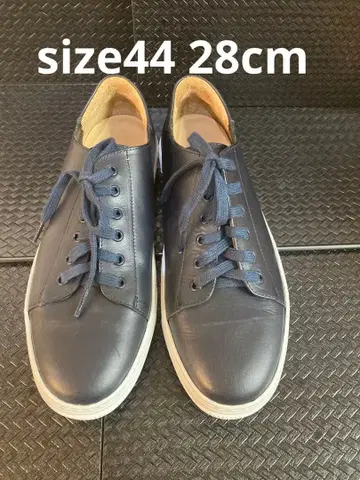 미사용 A.P.C. size 44 네이비 가죽 스니커즈
