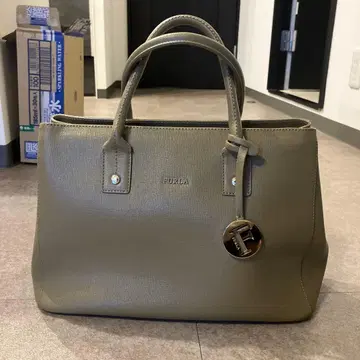 FURLA 올리브 그린 핸드백