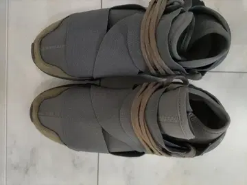 Y-3 QASA 그레이 스니커즈