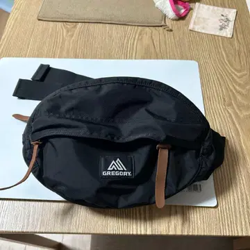 GREGORY 블랙 바디백
