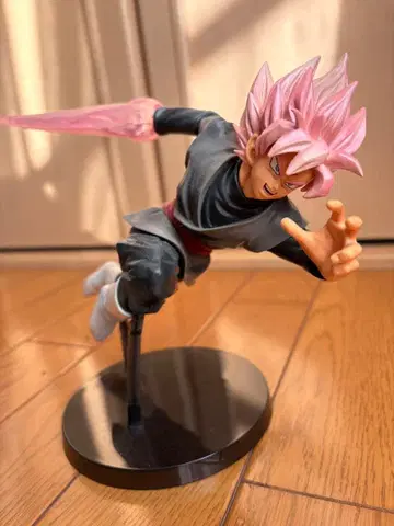 드래곤볼 피규어 달리기 포즈