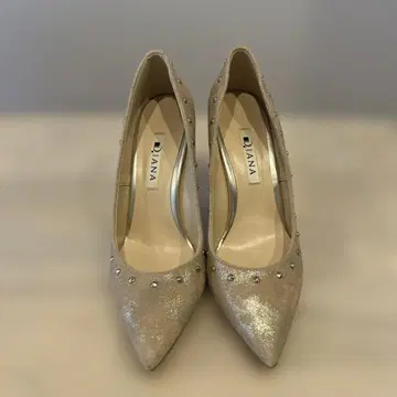 Diana 베이지 스톤 장식 하이힐 펌프스