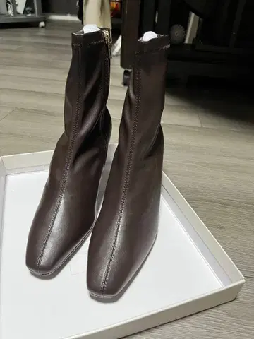 RANDA 브라운 슬림핏 부츠