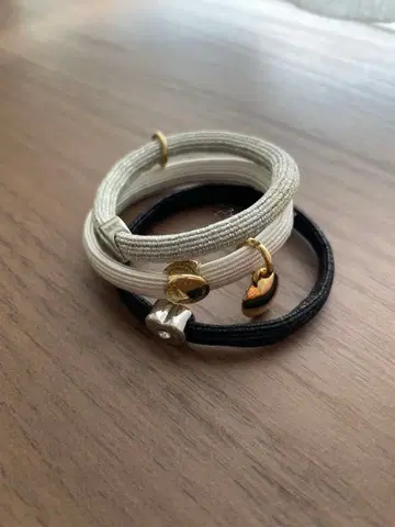 마크제이콥스 머리끈 3개 세트 메탈 참 달린 스크런치 팔찌