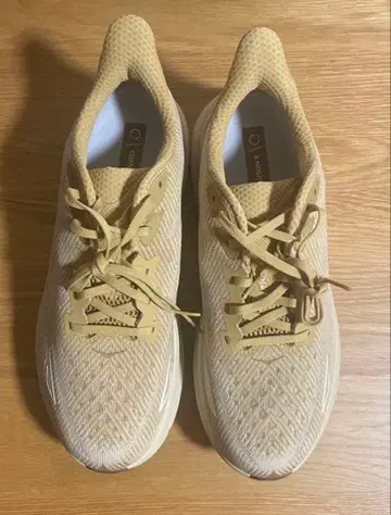 호카 M CLIFTON 9 베이지 계열 28.5 미사용 새상품 호카