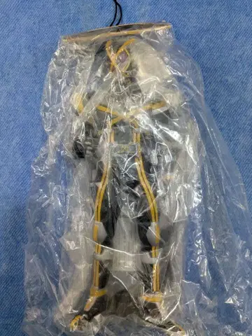 가면라이더 파이즈 피규어 블랙과 옐로우 컬러