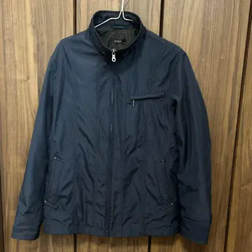 네이비 점퍼 심플한 디자인