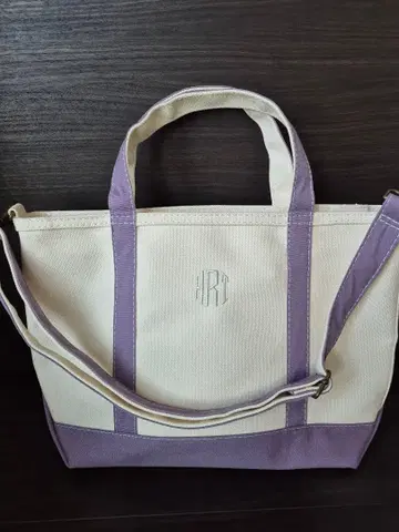 아이보리와 퍼플의 토트백