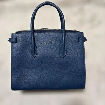 미사용 새상품 FURLA 네이비 가죽 핸드백