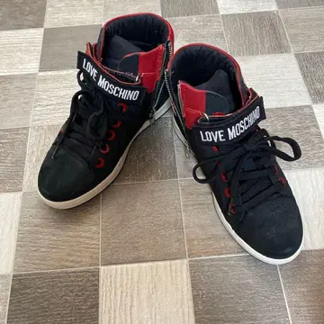 LOVE MOSCHINO 하이컷 스니커즈 블랙/레드