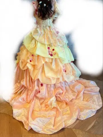 컬러 드레스 오렌지와 옐로우 컬러의 그라데이션 프릴 장미 드레스