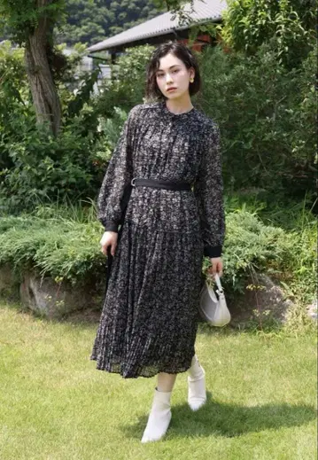 새상품 Bou Jeloud 플라워 플리츠 원피스 블랙 완판