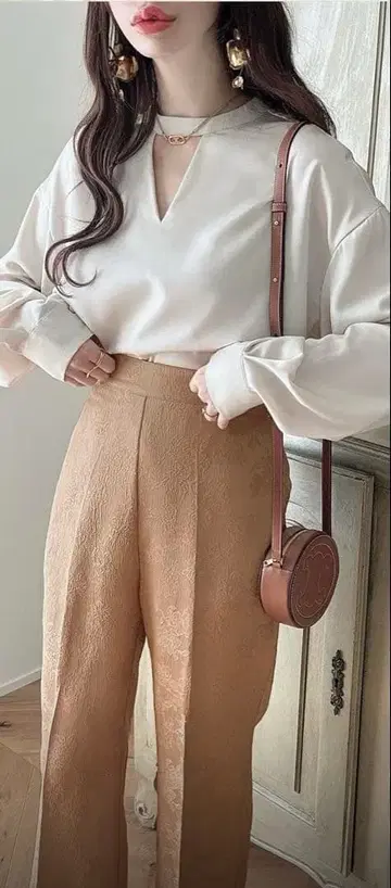 베이지 스웨이드풍 하이웨스트 플레어 팬츠