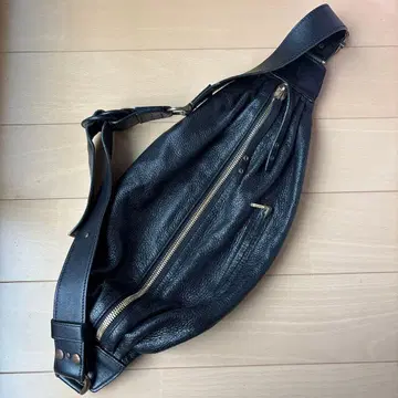 마스터피스 vinterks 빈터크스 가죽 바디백 블랙