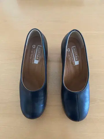 AUTTAA 아우타 힐 펌프스 블랙 x 내추럴 35