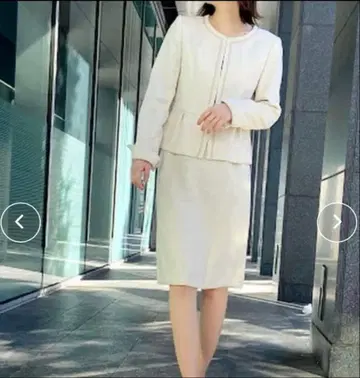 화이트 정장 세트 긴팔 자켓 무릎 기장 스커트