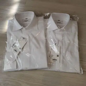 유니클로 슈퍼 논아이론 슬림 셔츠/세미 와이드 2벌 세트