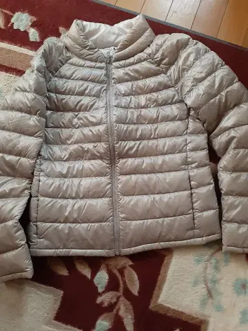 하자 있음 유니클로 프리미어 다운 울트라 라이트 자켓 M 수납 가방 포함