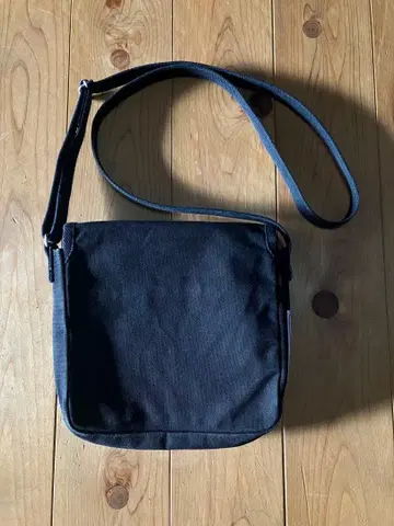 신잔로 캔버스 블랙 숄더백