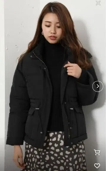 가격 대폭 인하!! 리엔다 블랙 다운 자켓 후드 부착