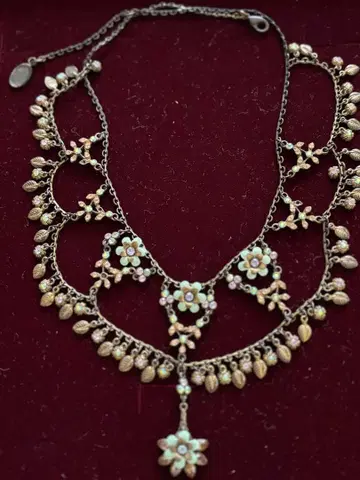 미하엘 네그린 플라워 모티브 목걸이