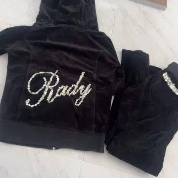 Rady 블랙 후드 부착 셋업