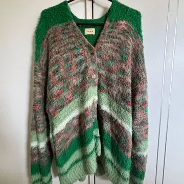 PAMM 기수역의 니트 가디건 (해초 서식지)