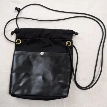 USED drip xLIVERAL 사코슈 가죽 숄더 [익명 메일편]