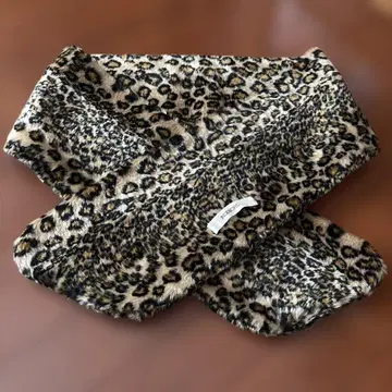 [ 희소 ] INGEBORG 빈티지 레오파드 무늬 퍼스트 스톨