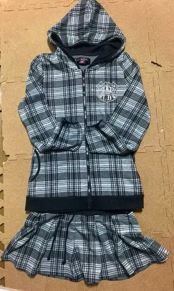 체크 무늬 후드 부착 셋업