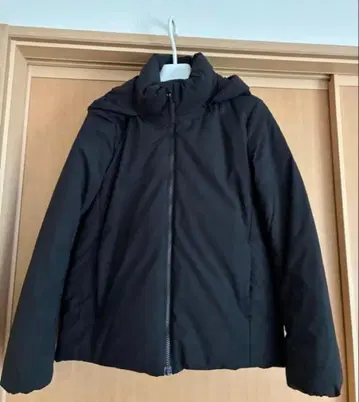 유니클로 후드 부착 블랙 다운 S 사이즈