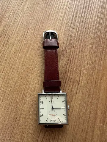 knot 브라운 가죽 스퀘어 페이스 손목시계