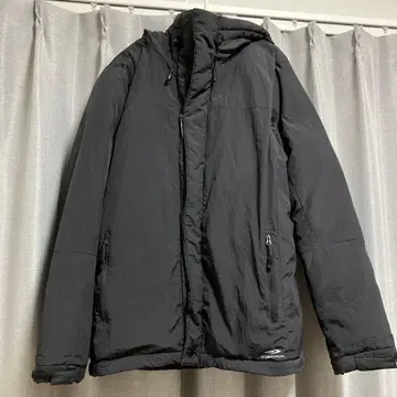 TIGORA 후드 부착 블랙 다운 자켓