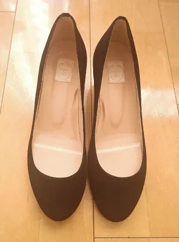 르 탈론 블랙 스웨이드풍 펌프스 중간 힐