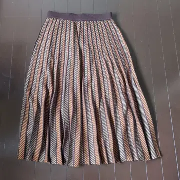 Live in comfort 헤링본 무늬 플리츠 니트 스커트 L