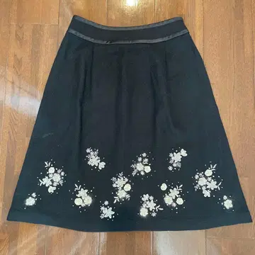 프랑코 페라로 꽃무늬 자수 블랙 플레어 스커트 2