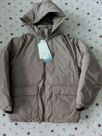 기간 한정 베이지 다운 자켓 후드 부착