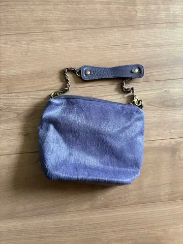 보라색 퍼풍 가방 중형