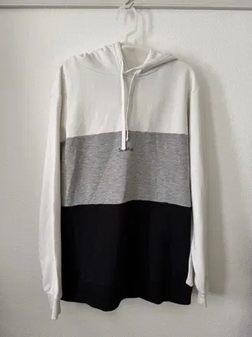 컬러 블록 후드 부착 후드티