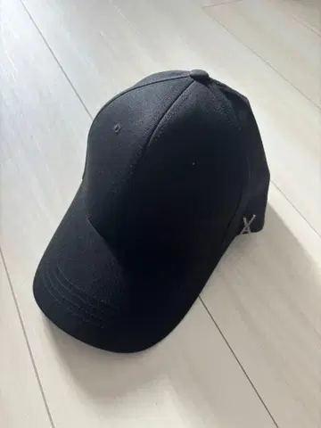 VARZAR(바자르) 스터드 로고 오버핏 베이스볼 캡