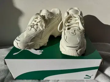 PUMA 화이트 스니커즈