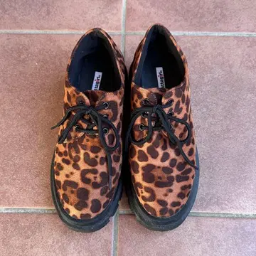 레오파드 무늬 스니커즈 24cm 24.5cm